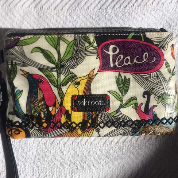 SakRoots wristlet purse with battery pack - Picture 2 of 7